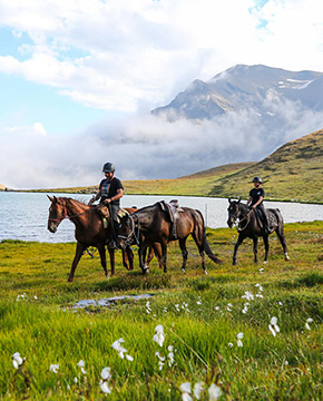 À cheval en montagne